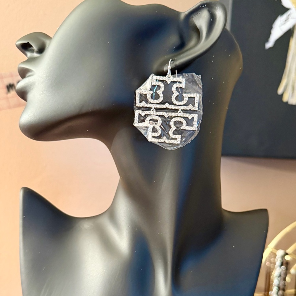 SOLD‼️⭐️⭐️New Tory Burch Britten Crystal Logo Drop Earrings